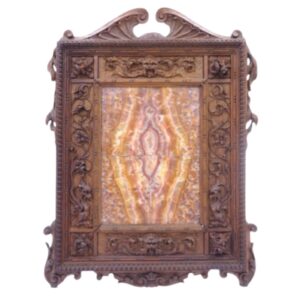 Cornice in legno intagliata