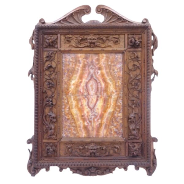 Cornice in legno intagliata